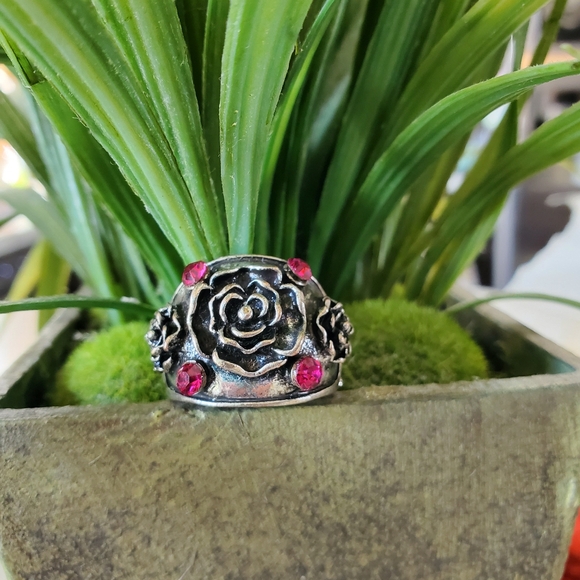 Flower Silver Tone Stretch Ring with Fuchsia Pink Stones 💥3 for $24💥 - Picture 5 of 16